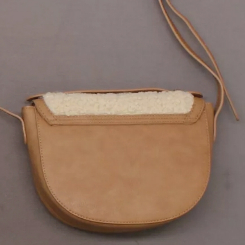 SHERPA FAUX FUR SADDLE CROSSBODY BAG PURSE - Picture 3 of 4
